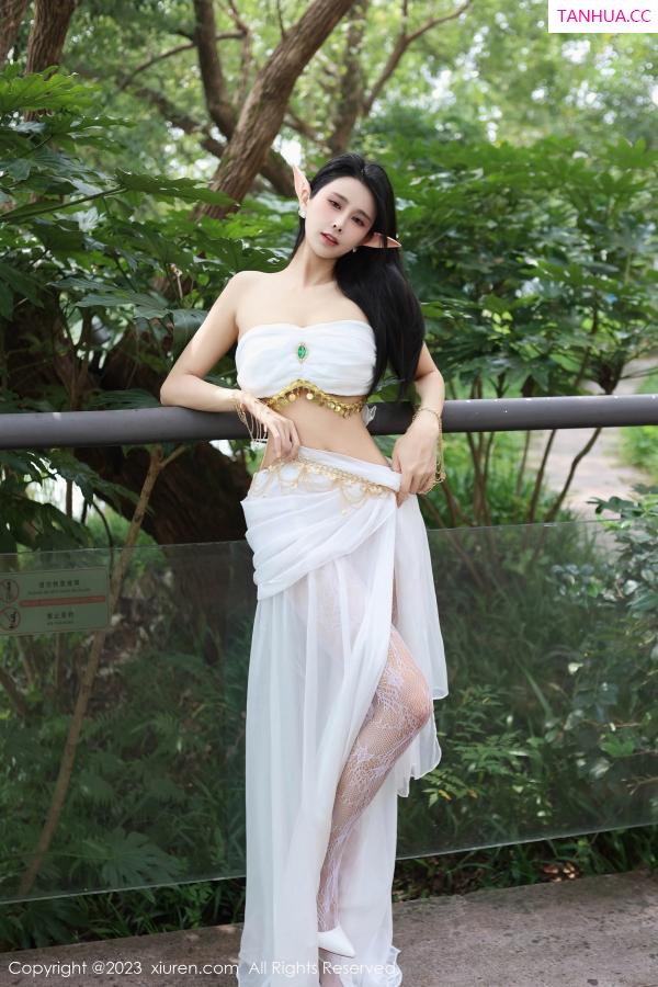 草莓  [XiuRen]高清写真图 2023.11.02 No.7598 草莓mm 美腿户外第5张图片